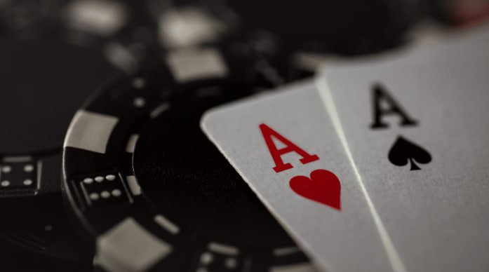 Tampilan studio Live Casino dengan dealer profesional